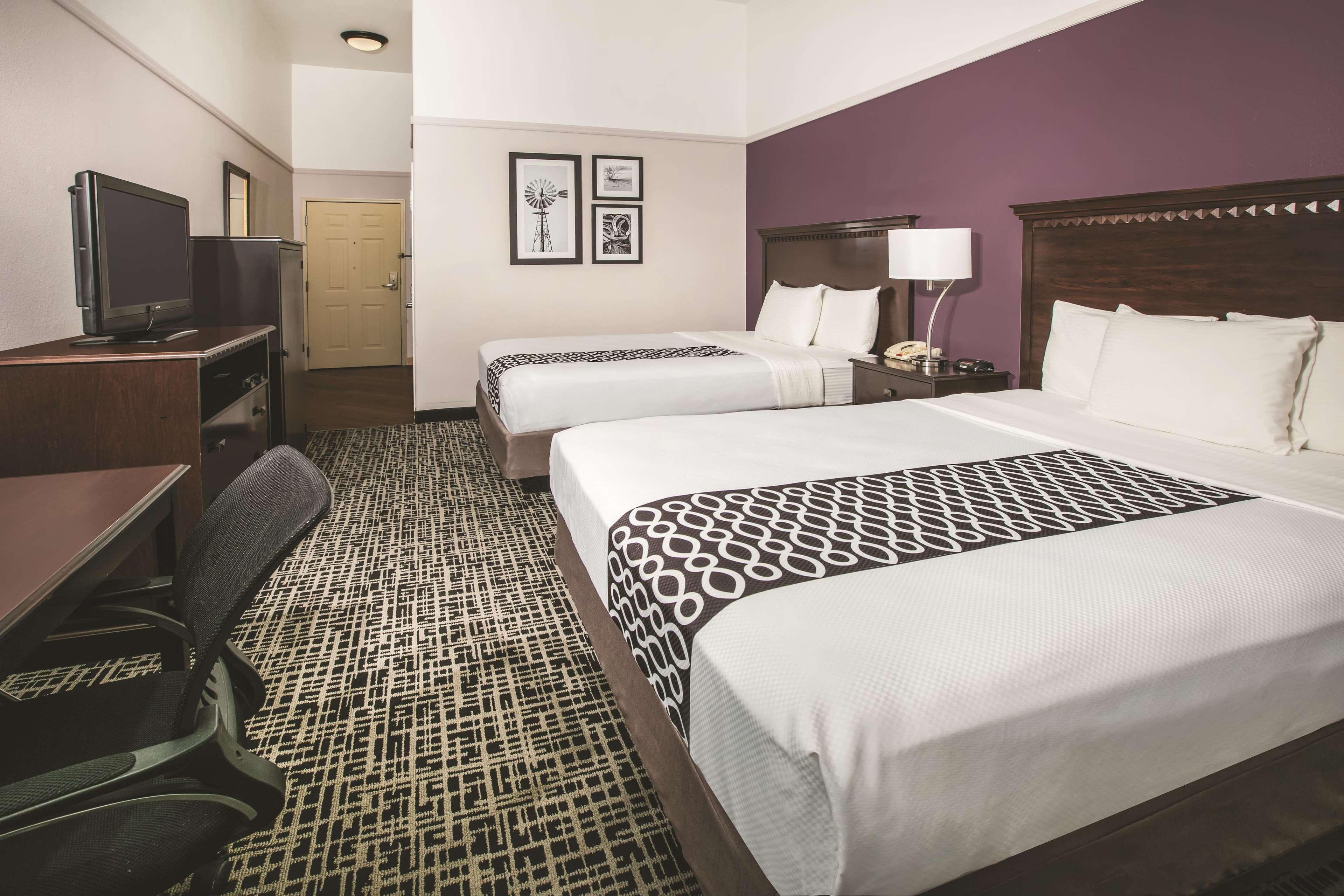 La Quinta By Wyndham Brownwood Hotel Exterior photo
