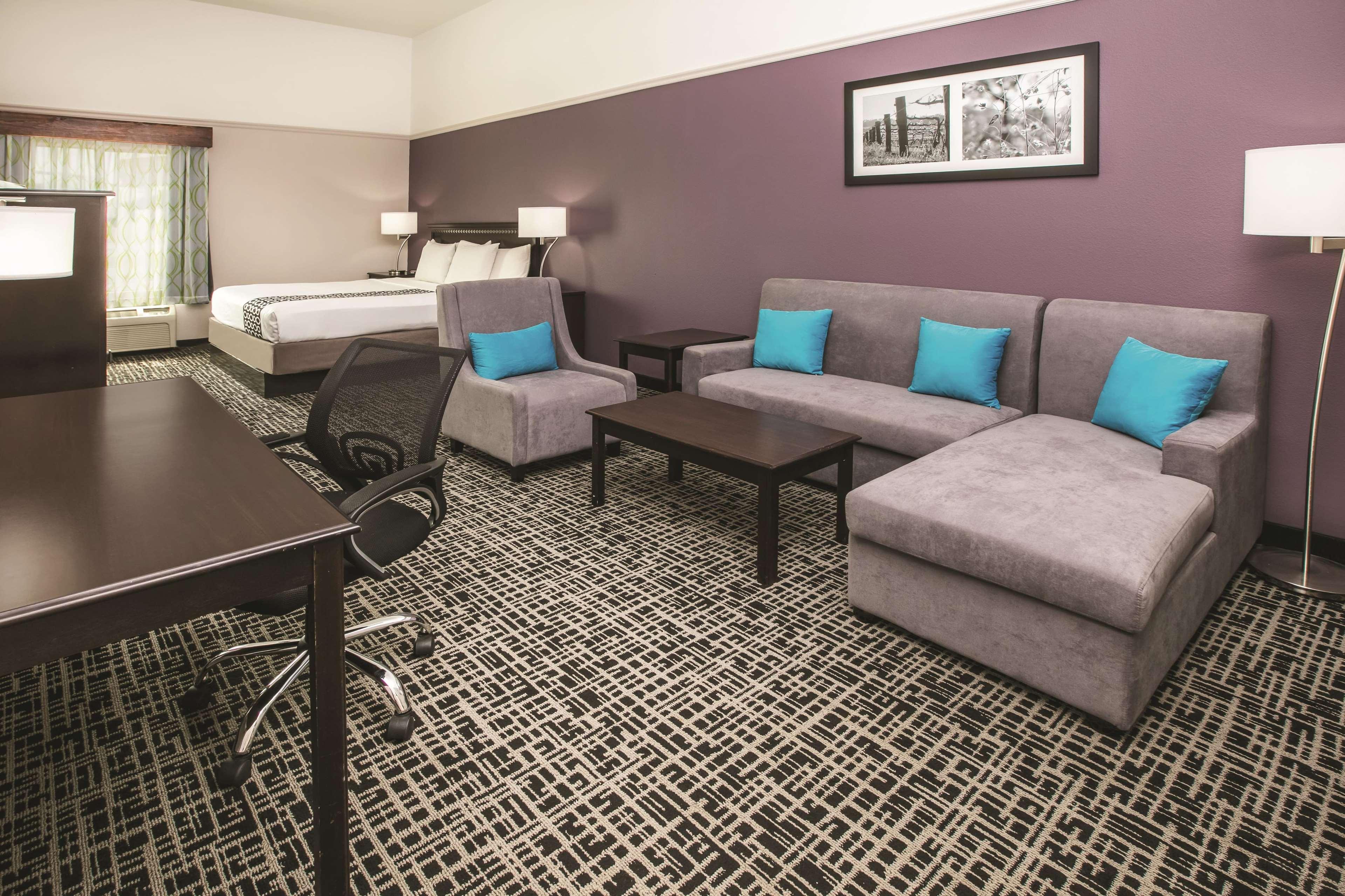 La Quinta By Wyndham Brownwood Hotel Exterior photo