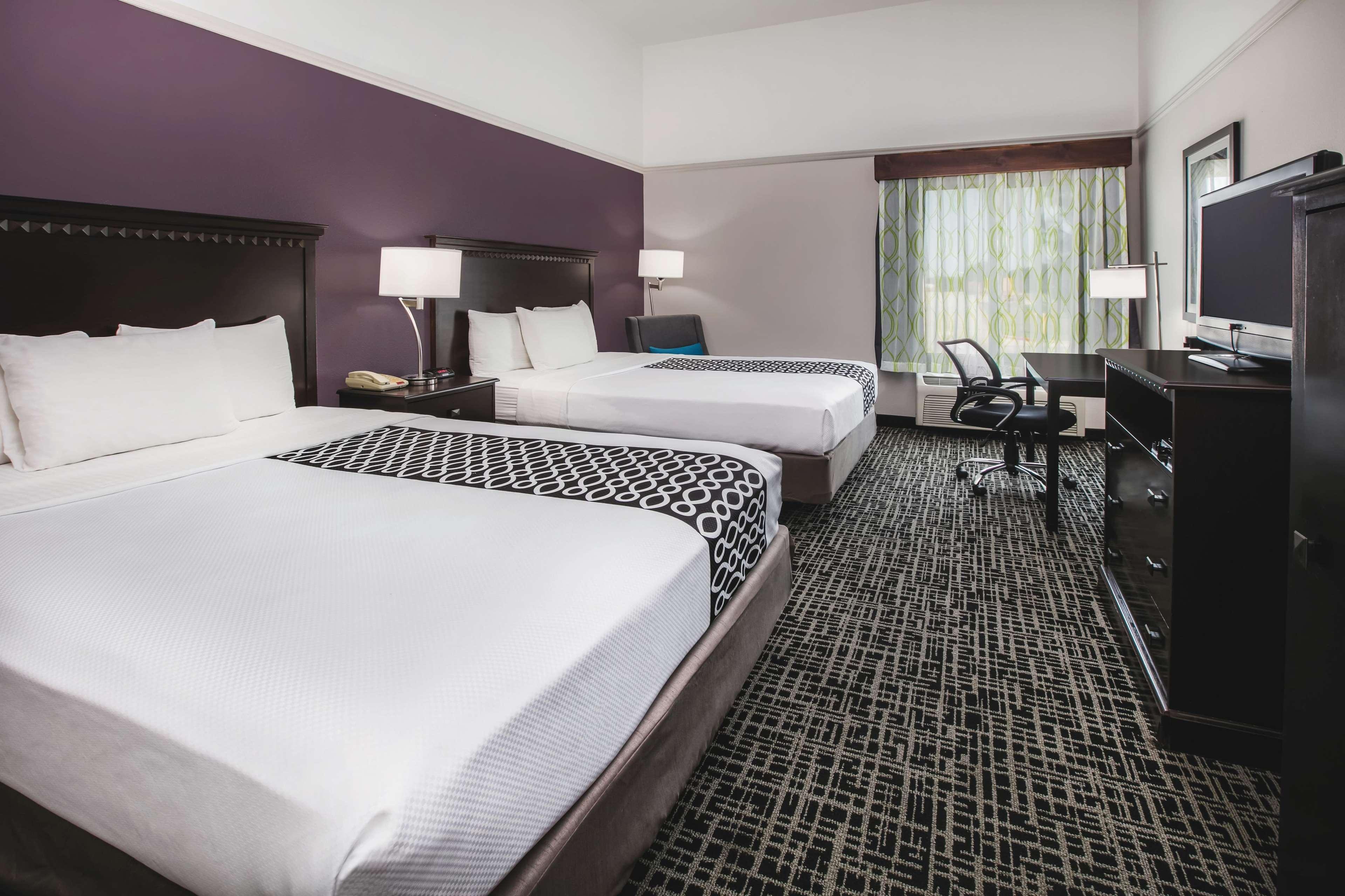 La Quinta By Wyndham Brownwood Hotel Exterior photo