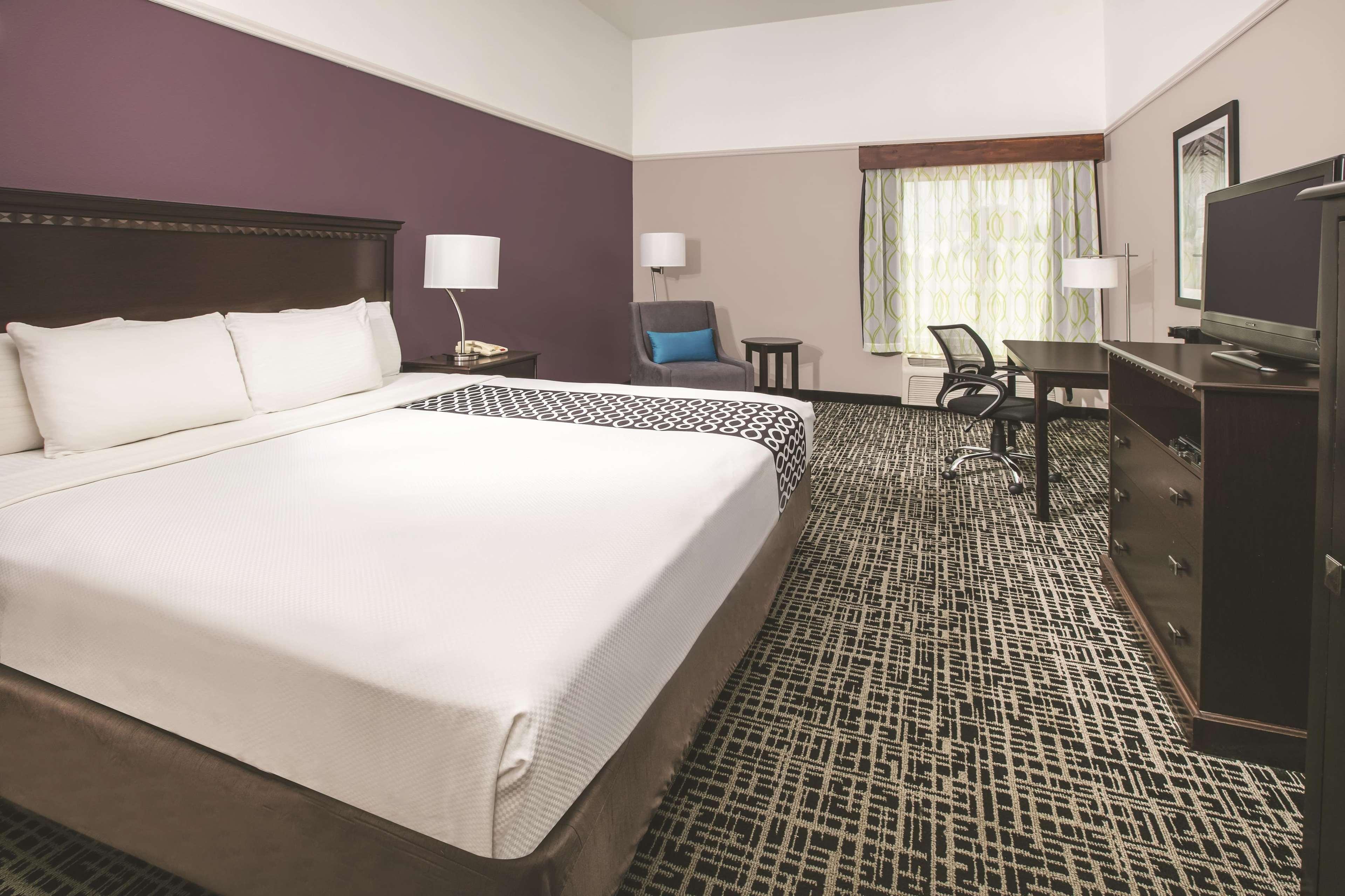La Quinta By Wyndham Brownwood Hotel Exterior photo