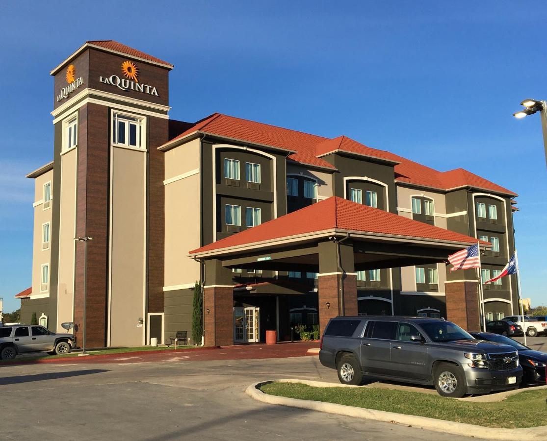 La Quinta By Wyndham Brownwood Hotel Exterior photo