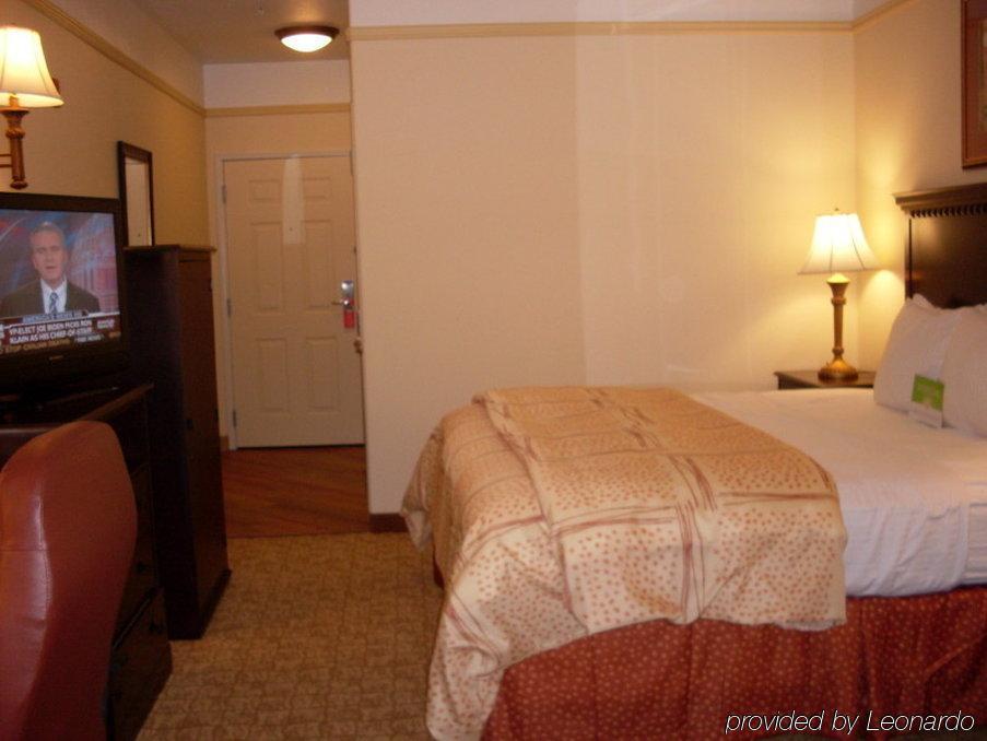 La Quinta By Wyndham Brownwood Hotel Room photo