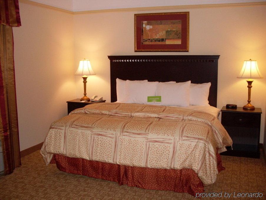 La Quinta By Wyndham Brownwood Hotel Room photo