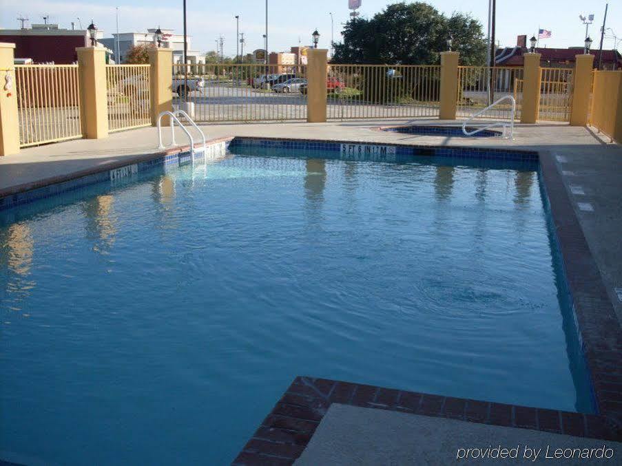La Quinta By Wyndham Brownwood Hotel Exterior photo