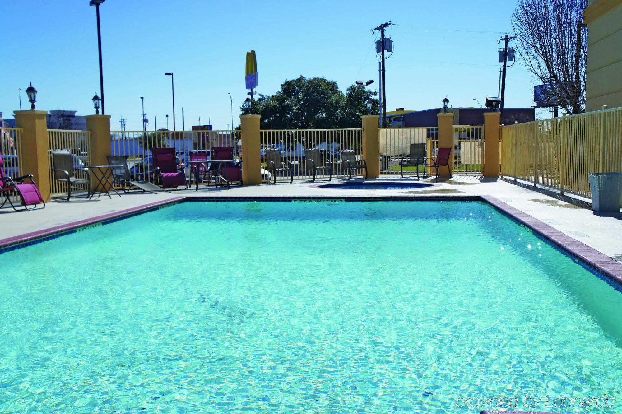 La Quinta By Wyndham Brownwood Hotel Exterior photo